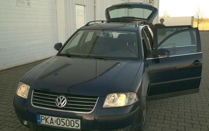 Volkswagen Passat cena 8200 przebieg: 333000, rok produkcji 2004 z Poznań małe 211